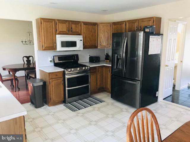 92 Crestmont Court Lititz, PA 17543 - Photo 9 of 33 Double Oven Range