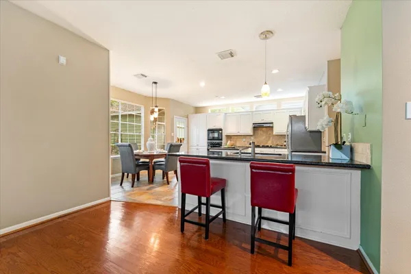 $575,000 | 55 Pinepath Place, The Woodlands, TX 77381