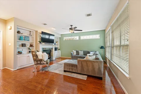 $565,000 | 55 Pinepath Place, The Woodlands, TX 77381