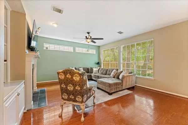 $575,000 | 55 Pinepath Place, The Woodlands, TX 77381