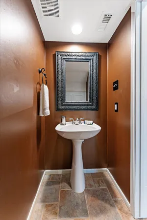 $575,000 | 55 Pinepath Place, The Woodlands, TX 77381