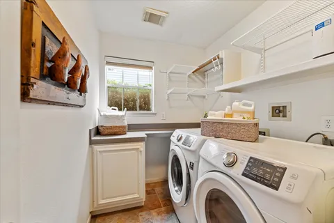 $565,000 | 55 Pinepath Place, The Woodlands, TX 77381