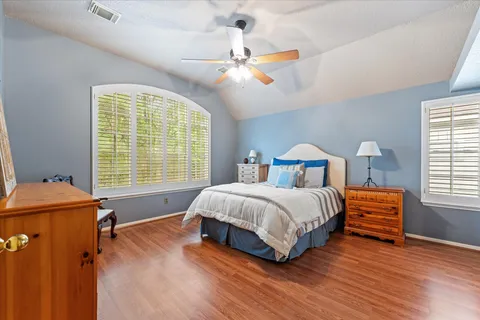 $565,000 | 55 Pinepath Place, The Woodlands, TX 77381