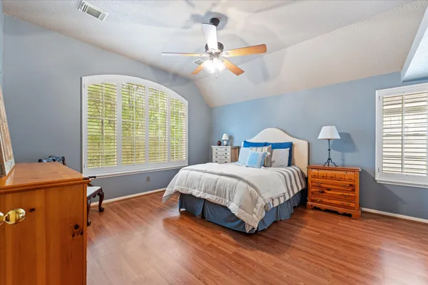 $575,000 | 55 Pinepath Place, The Woodlands, TX 77381