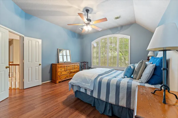 $575,000 | 55 Pinepath Place, The Woodlands, TX 77381