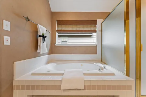 $565,000 | 55 Pinepath Place, The Woodlands, TX 77381