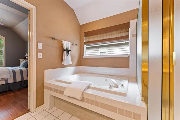 $575,000 | 55 Pinepath Place, The Woodlands, TX 77381