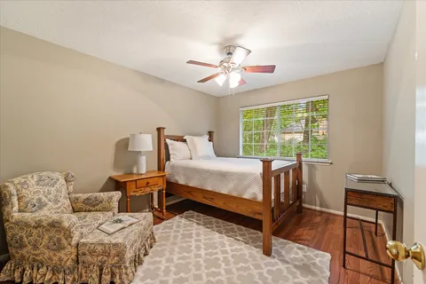 $565,000 | 55 Pinepath Place, The Woodlands, TX 77381