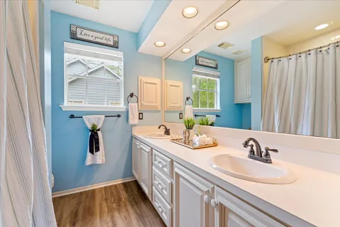 $565,000 | 55 Pinepath Place, The Woodlands, TX 77381