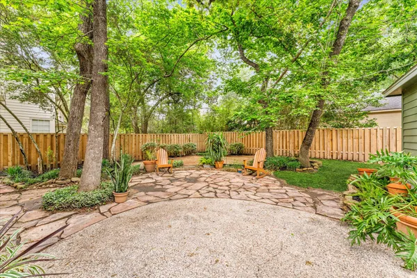 $575,000 | 55 Pinepath Place, The Woodlands, TX 77381