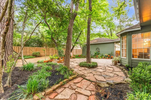 $575,000 | 55 Pinepath Place, The Woodlands, TX 77381