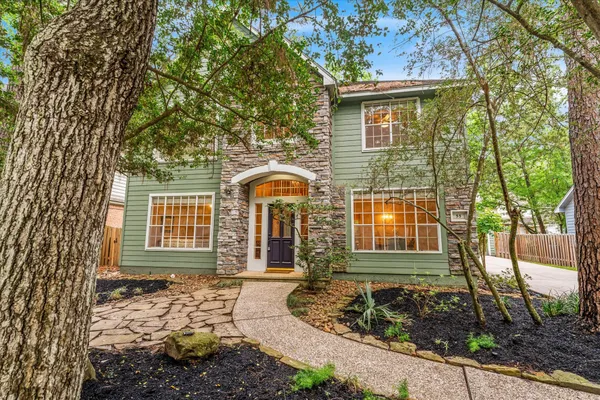 $575,000 | 55 Pinepath Place, The Woodlands, TX 77381
