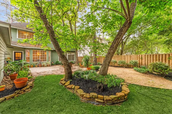 $575,000 | 55 Pinepath Place, The Woodlands, TX 77381