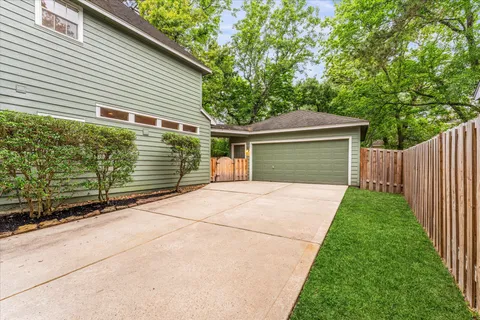 $565,000 | 55 Pinepath Place, The Woodlands, TX 77381