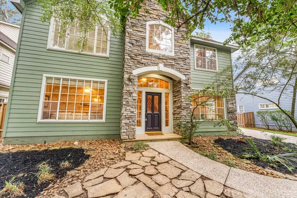 $575,000 | 55 Pinepath Place, The Woodlands, TX 77381