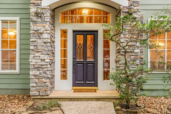 $575,000 | 55 Pinepath Place, The Woodlands, TX 77381