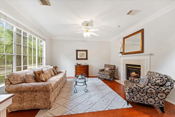 $575,000 | 55 Pinepath Place, The Woodlands, TX 77381