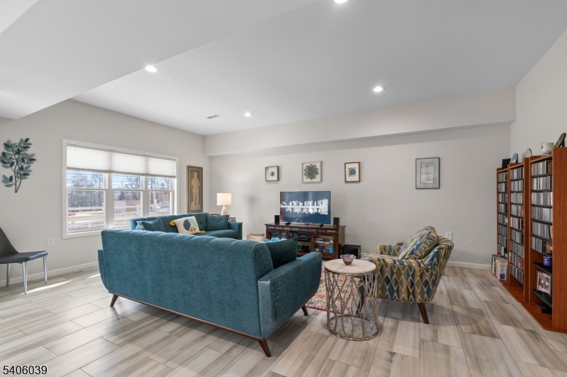 165 Lakeside Road, Unit 8 West Milford, NJ 07421 - Photo 8 of 41