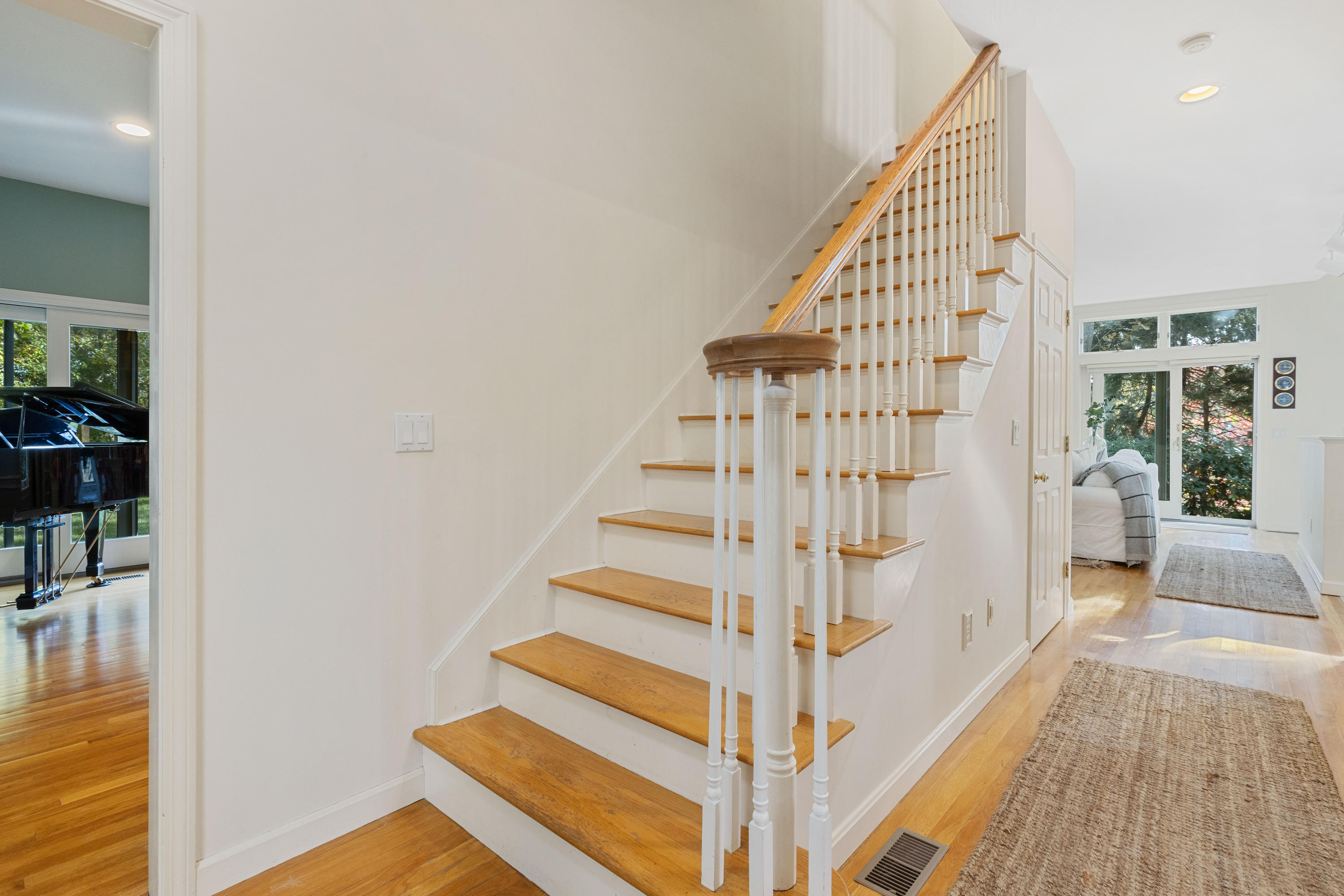 461 South Main Street Centerville, MA 02632 - Photo 4 of 52 461SMaLR-4