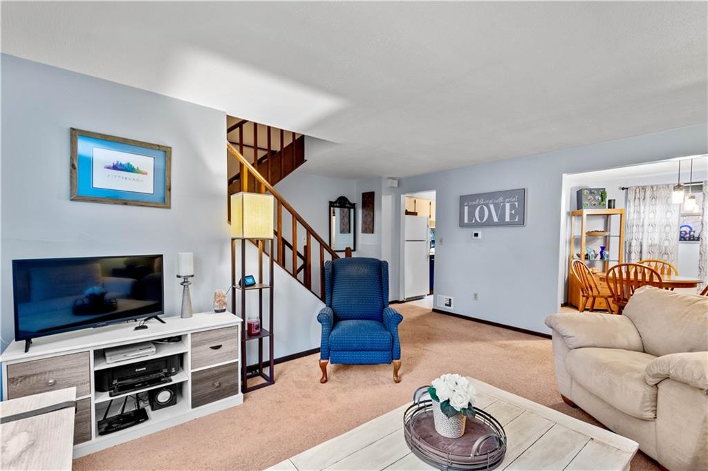 88 Locust Ridge Drive Pittsburgh, PA 15209 - Photo 4 of 22