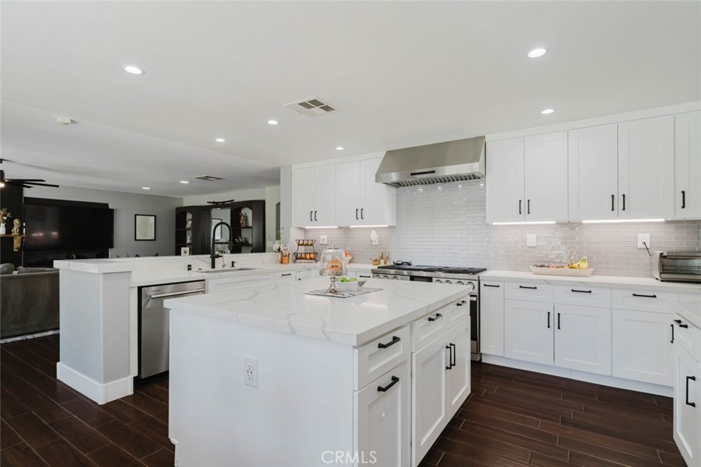 32480 The Old Road Castaic, CA 91384 - Photo 19 of 68