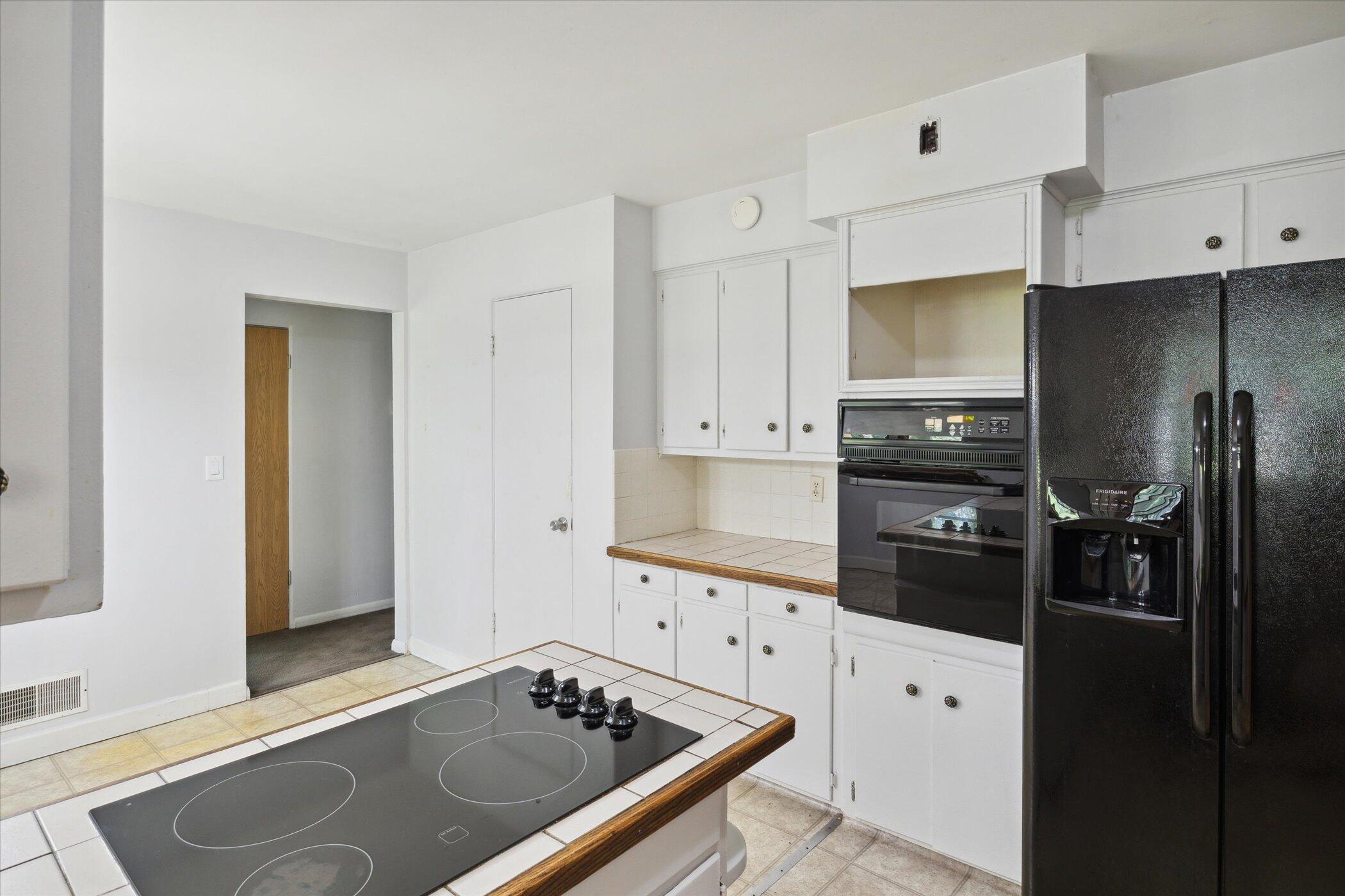 159 Elmside Road Benton Harbor, MI 49022 - Photo 12 of 53 Counter space and triangle to boot!