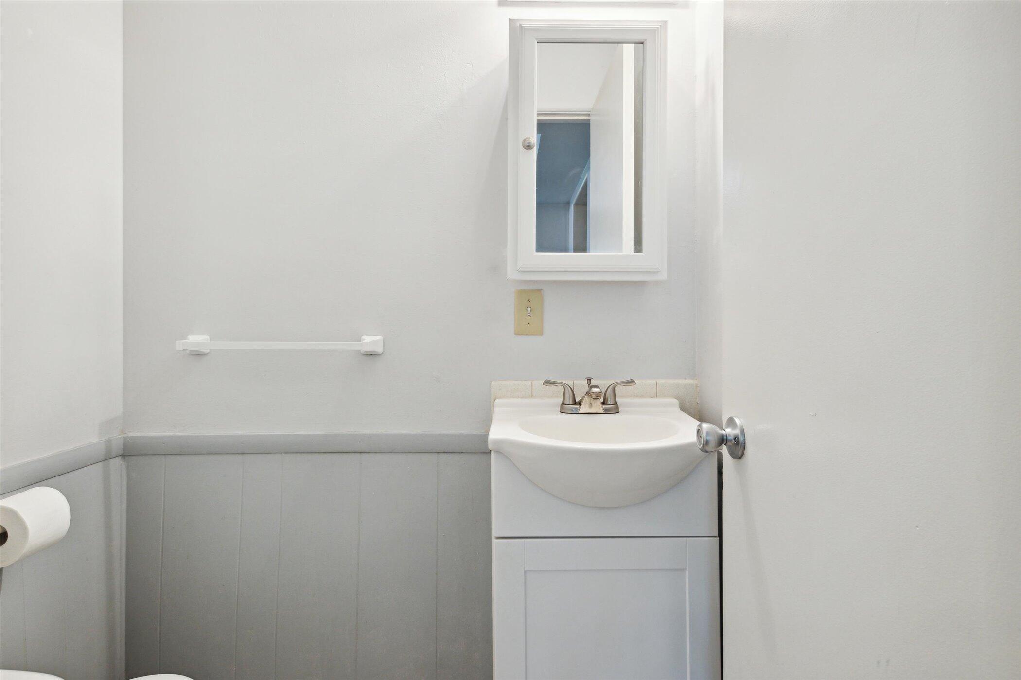 159 Elmside Road Benton Harbor, MI 49022 - Photo 22 of 53 Private 1/2 Bath attahed to Master