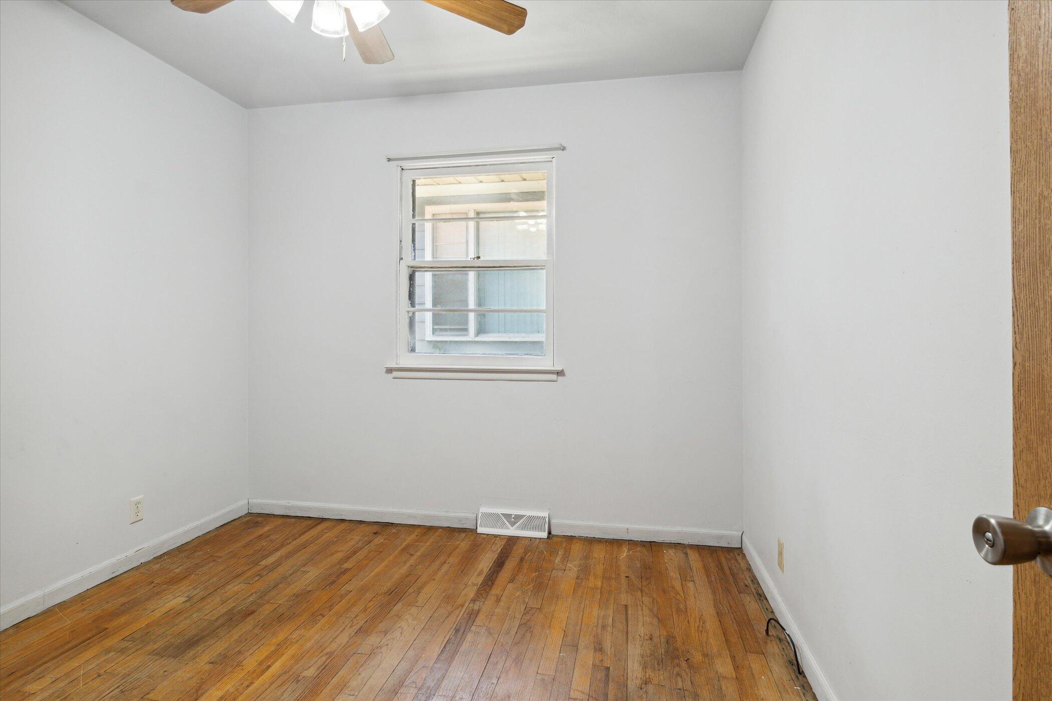 159 Elmside Road Benton Harbor, MI 49022 - Photo 25 of 53 Bedroom #2