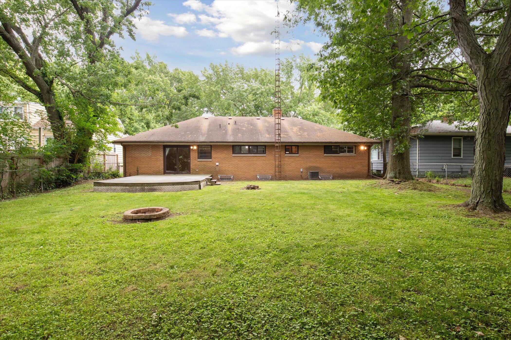 159 Elmside Road Benton Harbor, MI 49022 - Photo 45 of 53 Space for all and Fido.