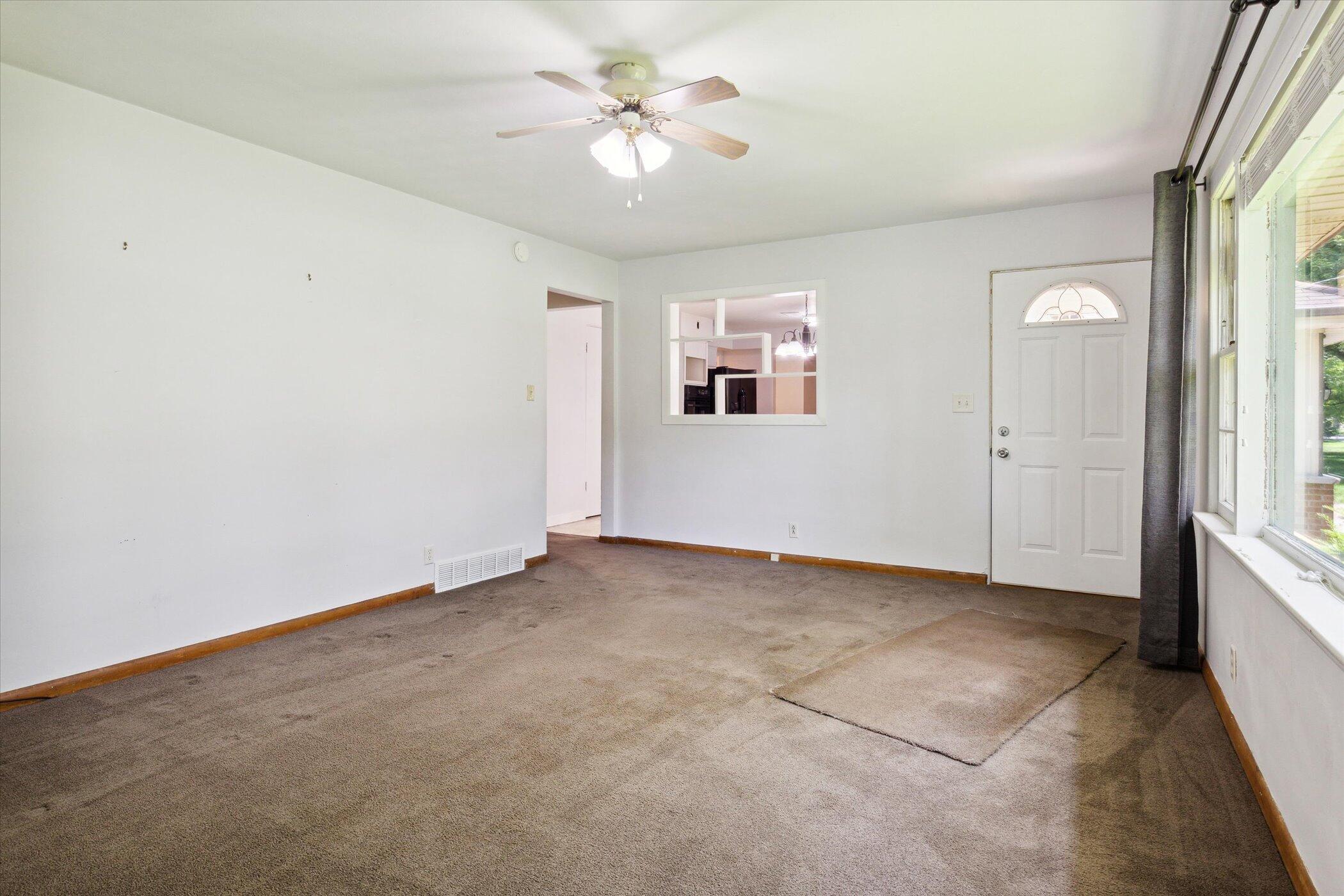 159 Elmside Road Benton Harbor, MI 49022 - Photo 5 of 53 Large living Room w/ Picture window