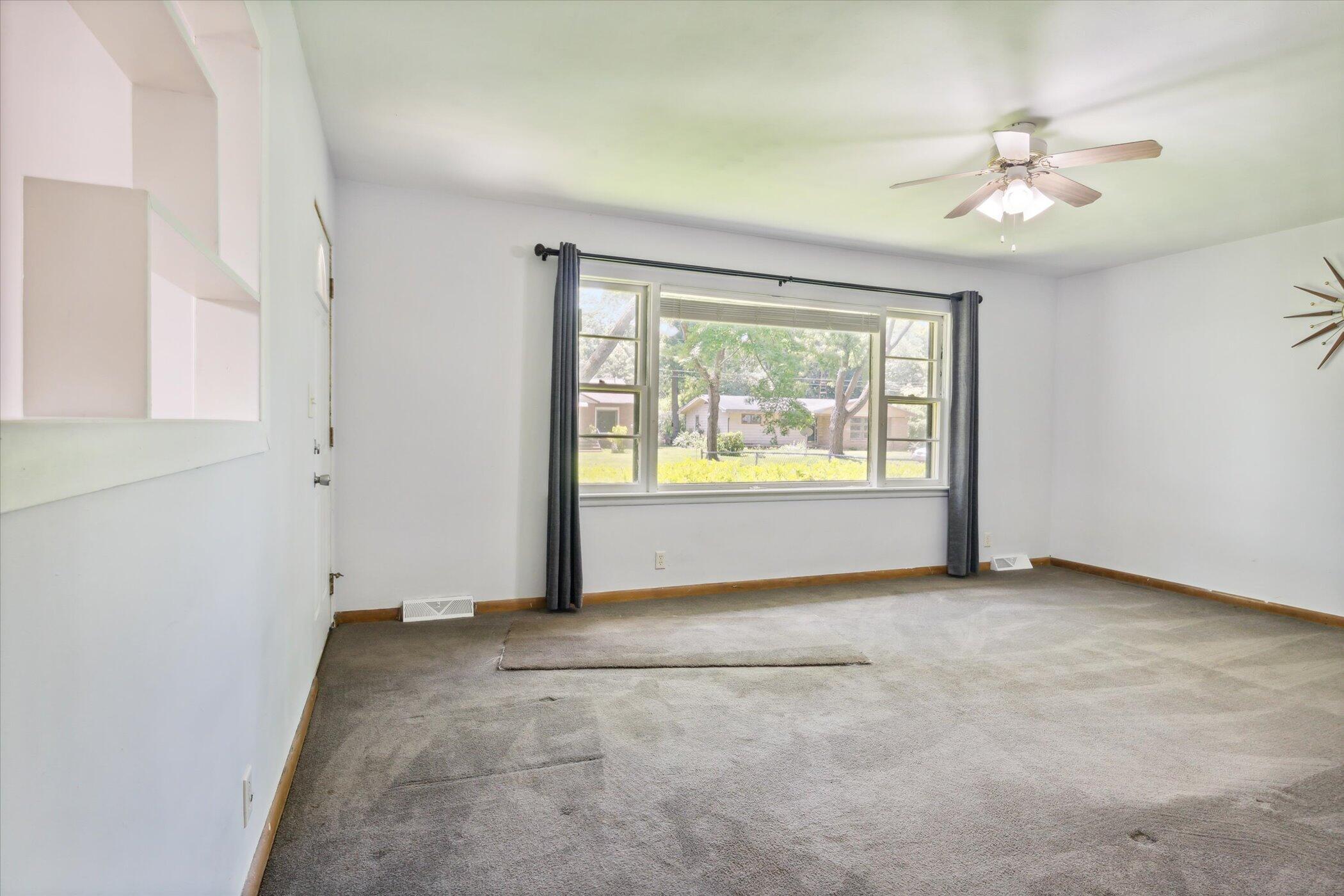 159 Elmside Road Benton Harbor, MI 49022 - Photo 6 of 53 Look-thru to the Kitchen