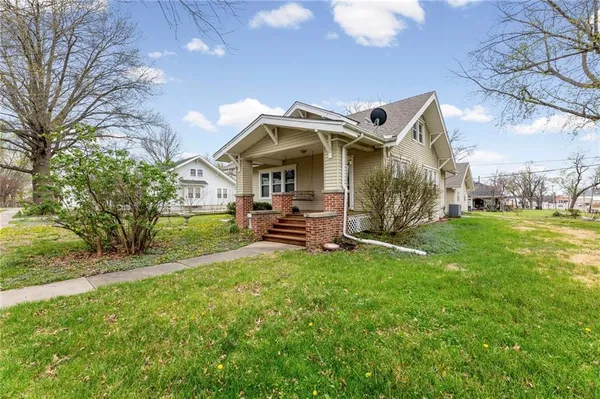 $359,950 | 602 Oak Street, Wellsville, KS 66092