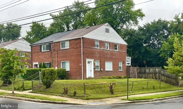 a view of a yard in front of a house with a small yard