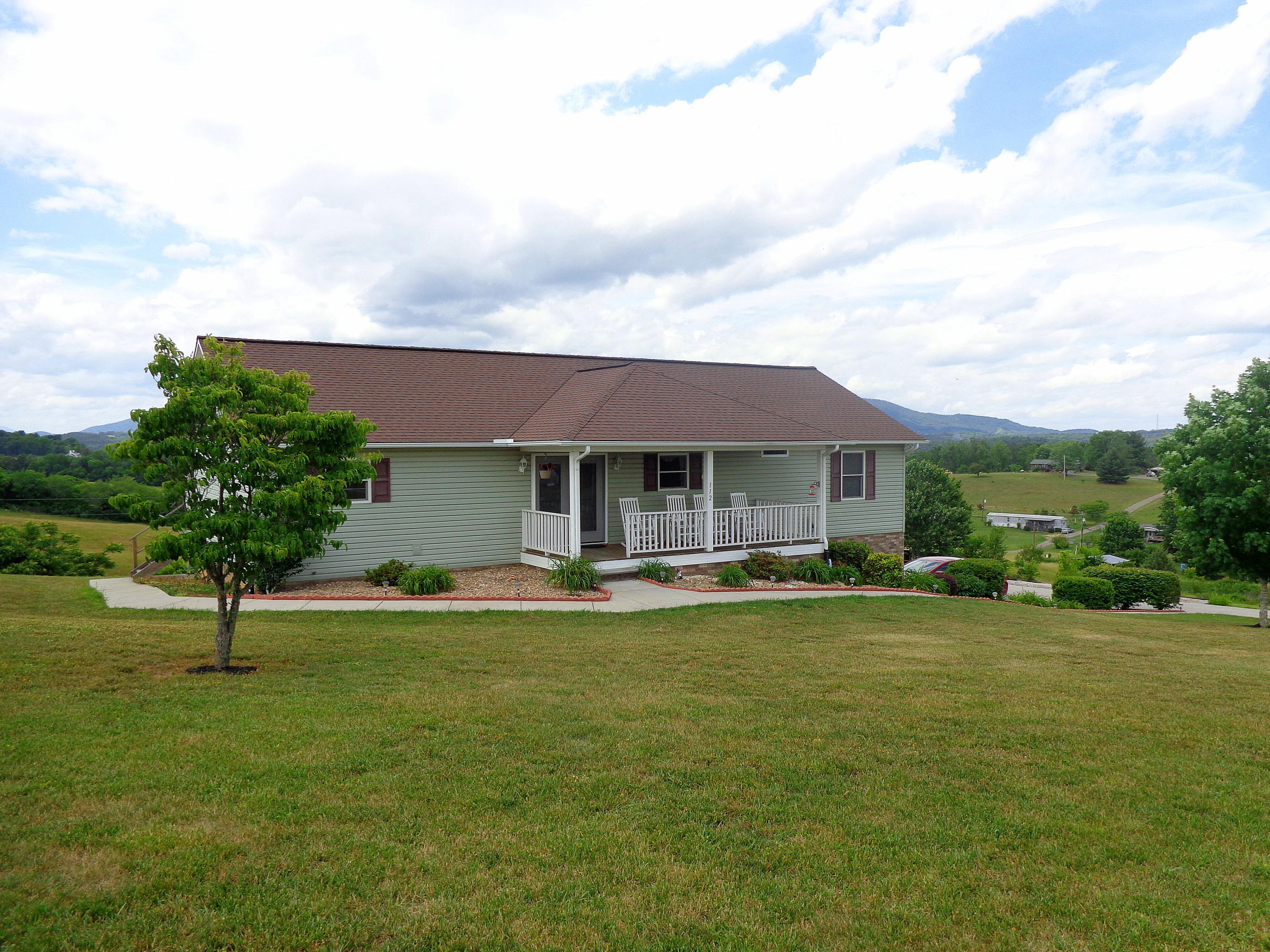 112 Amaryllis Road Newport, TN 37821 - Photo 2 of 40 Covered front porch