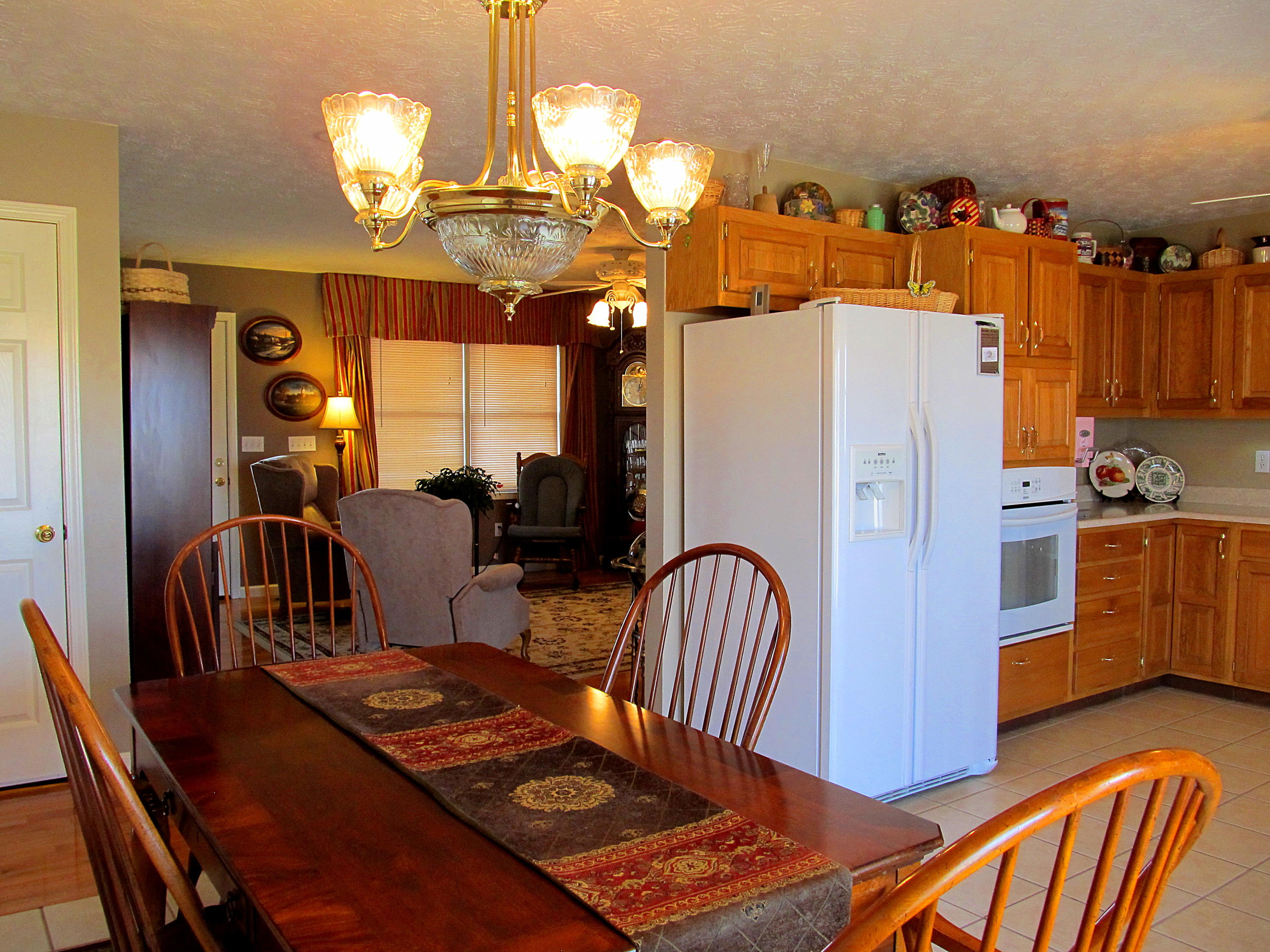 112 Amaryllis Road Newport, TN 37821 - Photo 13 of 40 Dining area to kitchen