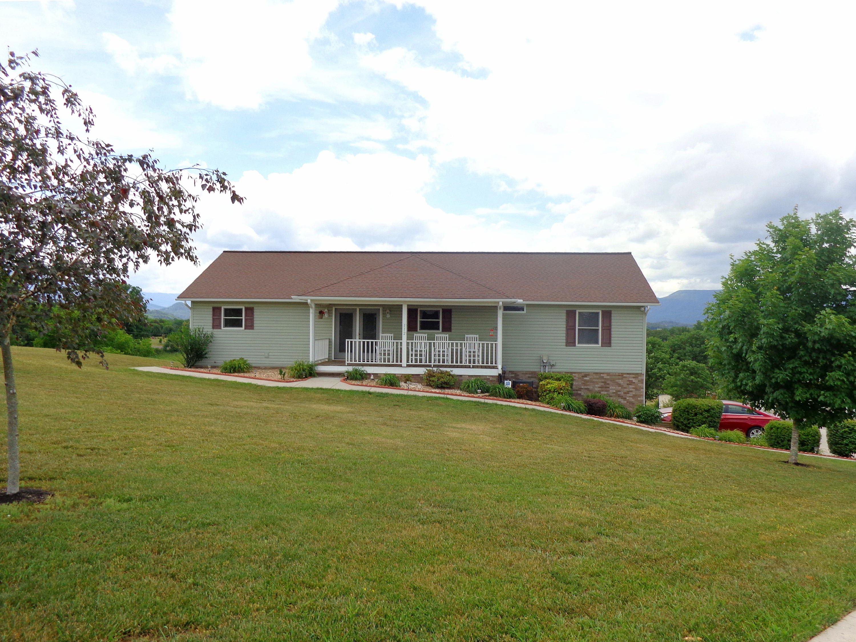 112 Amaryllis Road Newport, TN 37821 - Photo 3 of 40 2 car garage