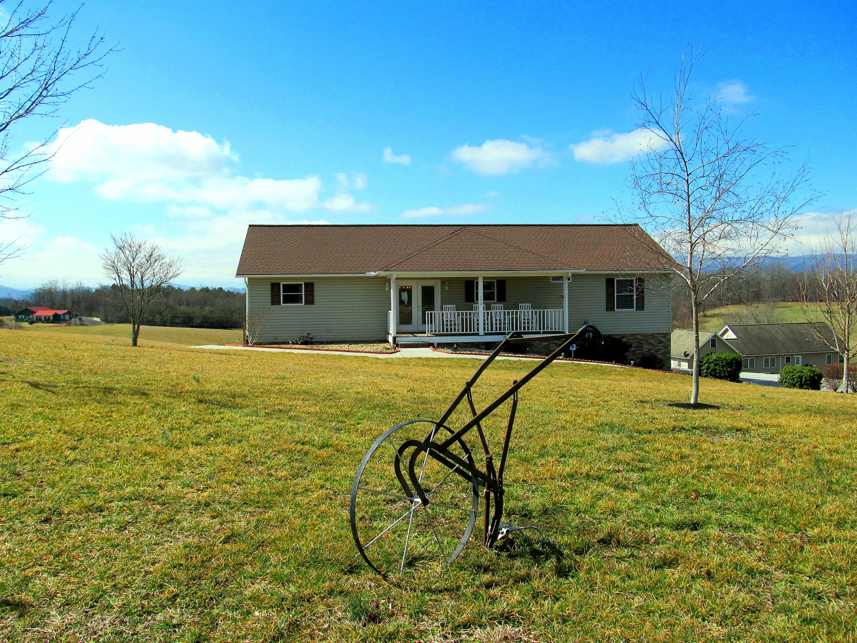 112 Amaryllis Road Newport, TN 37821 - Photo 36 of 40 Front