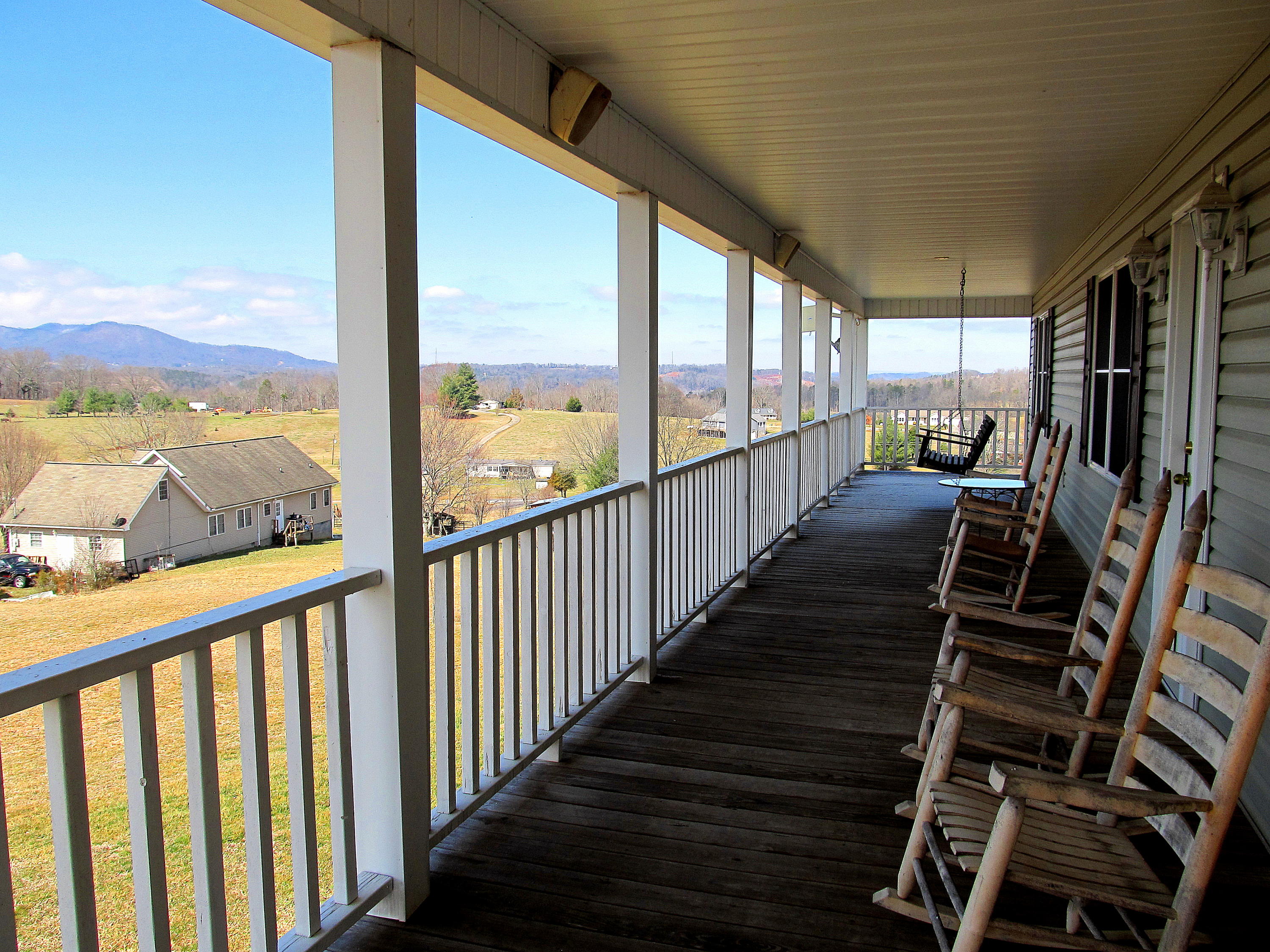 112 Amaryllis Road Newport, TN 37821 - Photo 40 of 40 Covered deck