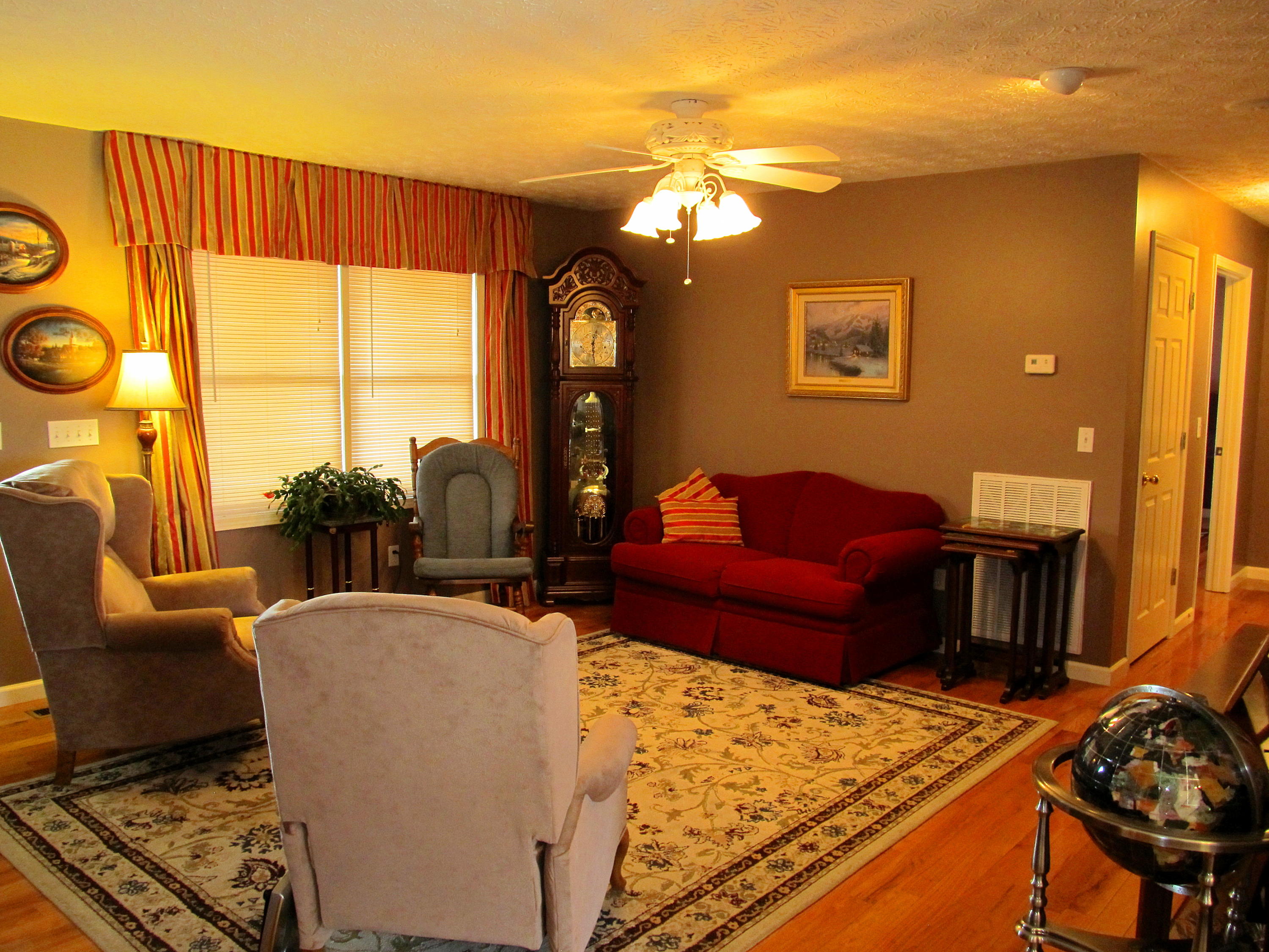 112 Amaryllis Road Newport, TN 37821 - Photo 8 of 40 Living room