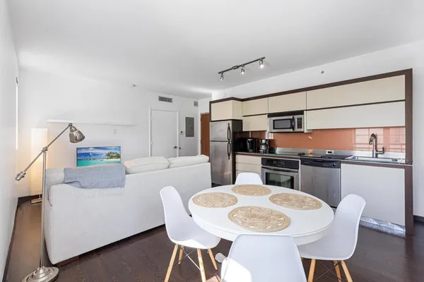 $3,000 | 435 21st Street, Unit 308, Miami Beach, FL 33139
