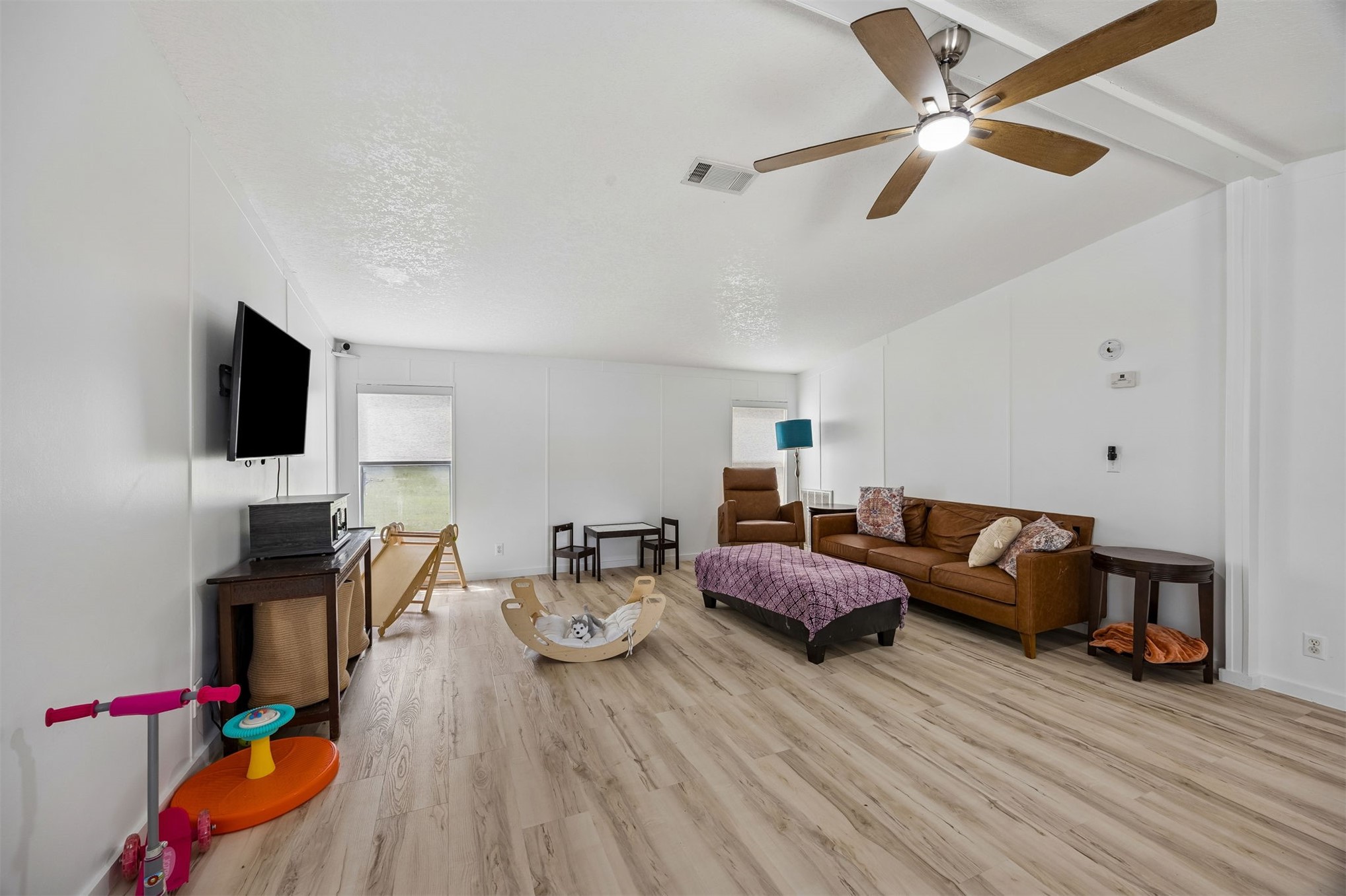 85356 Ashley Avenue Yulee, FL 32097 - Photo 7 of 37 Living room