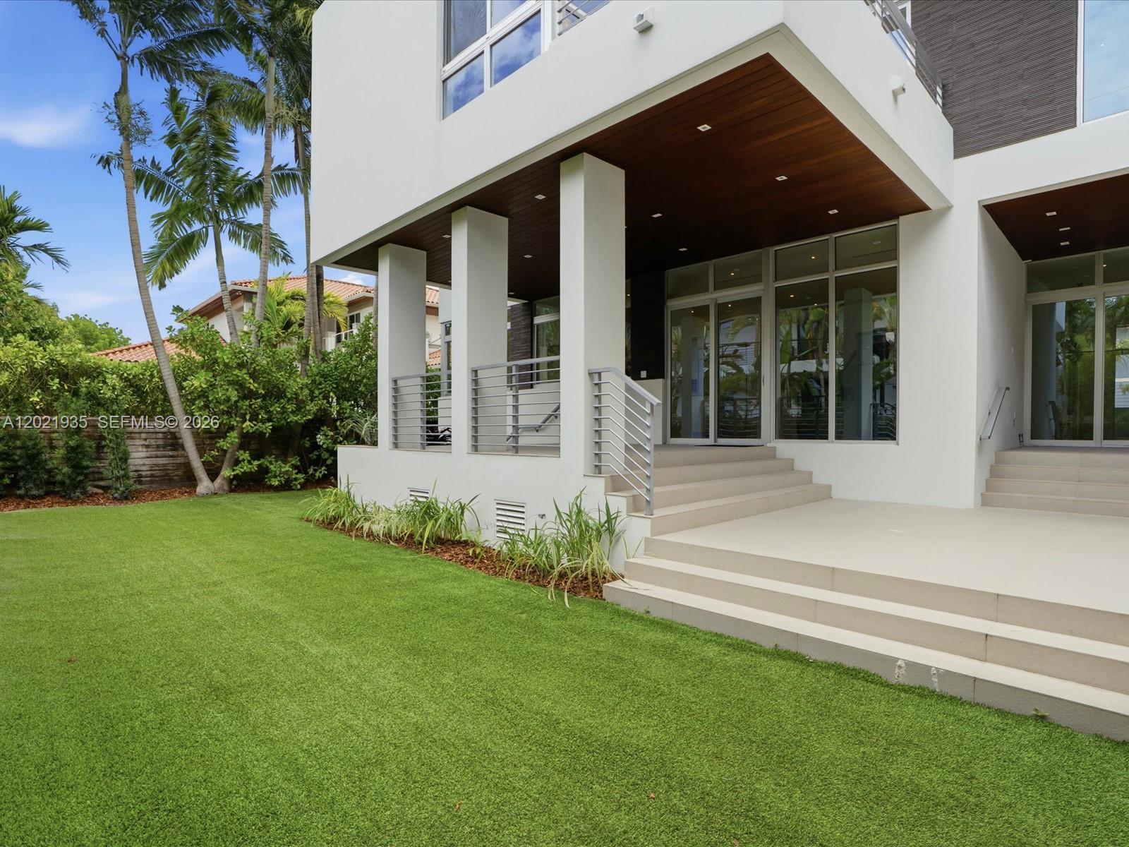 125 Hampton Lane Key Biscayne, FL 33149 - Photo 17 of 81