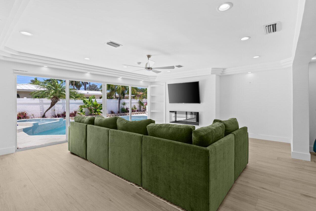 2611 Northeast 49th Street Lighthouse Point, FL 33064 - Photo 17 of 56 living room
