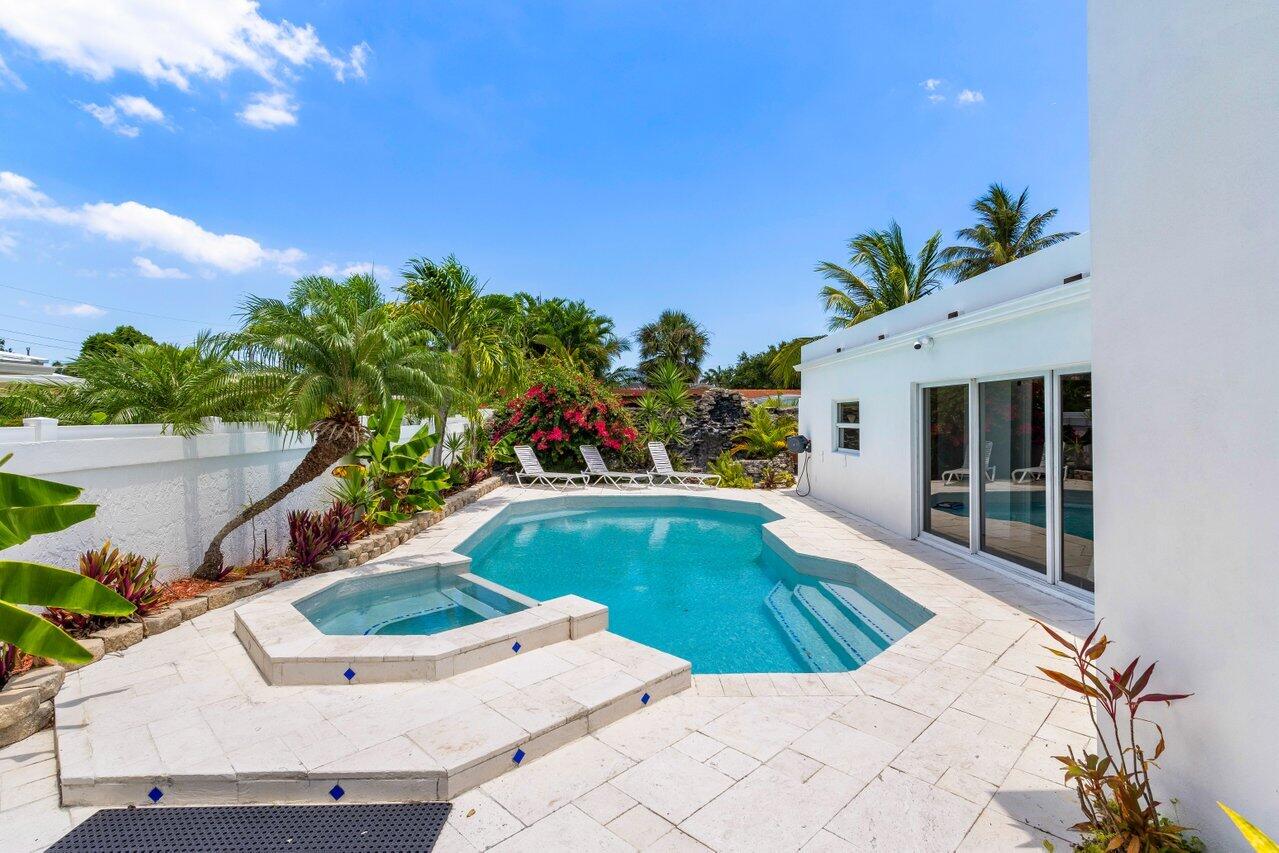 2611 Northeast 49th Street Lighthouse Point, FL 33064 - Photo 34 of 56 Backyard Eastern Facing