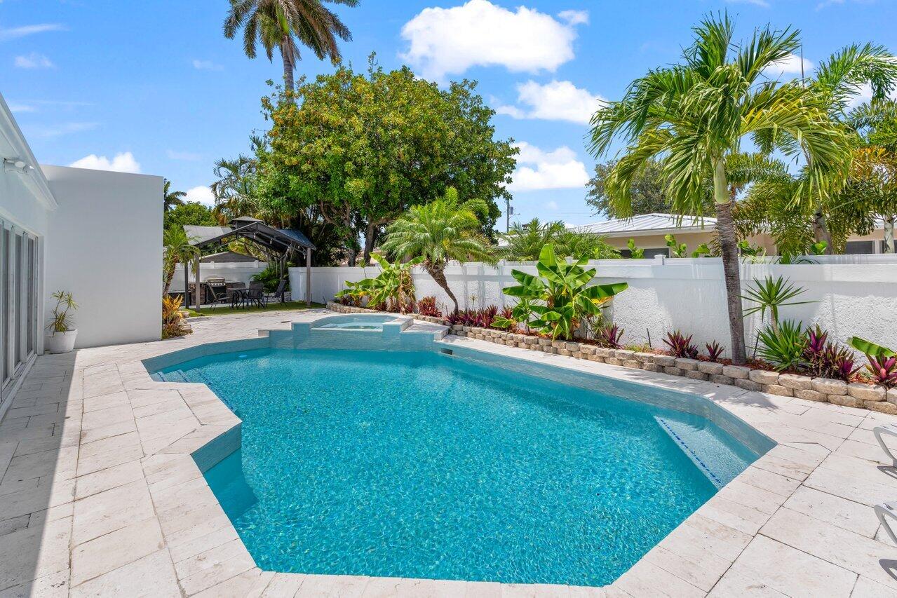 2611 Northeast 49th Street Lighthouse Point, FL 33064 - Photo 35 of 56 Backyard Western Facing