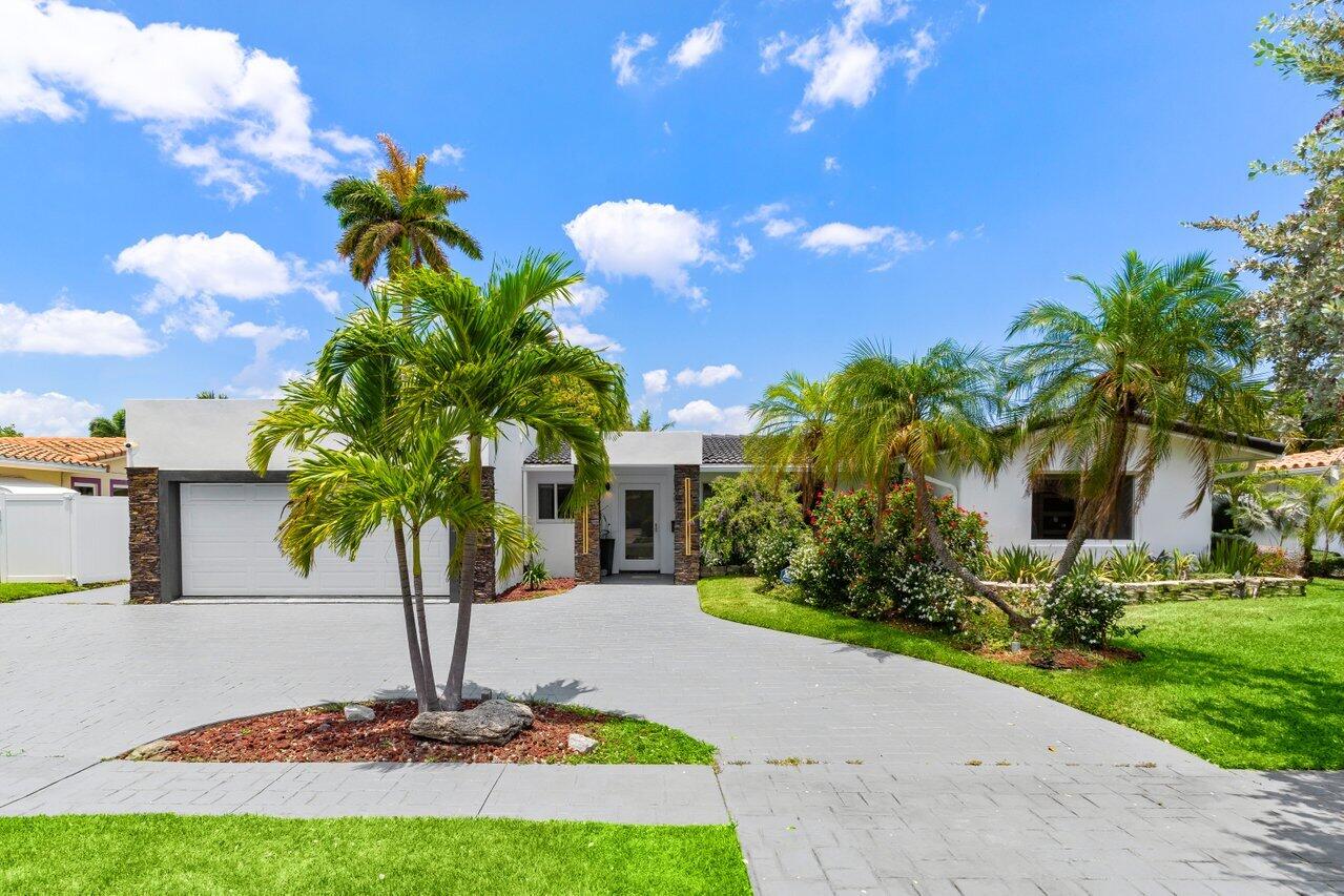 2611 Northeast 49th Street Lighthouse Point, FL 33064 - Photo 4 of 56 front center