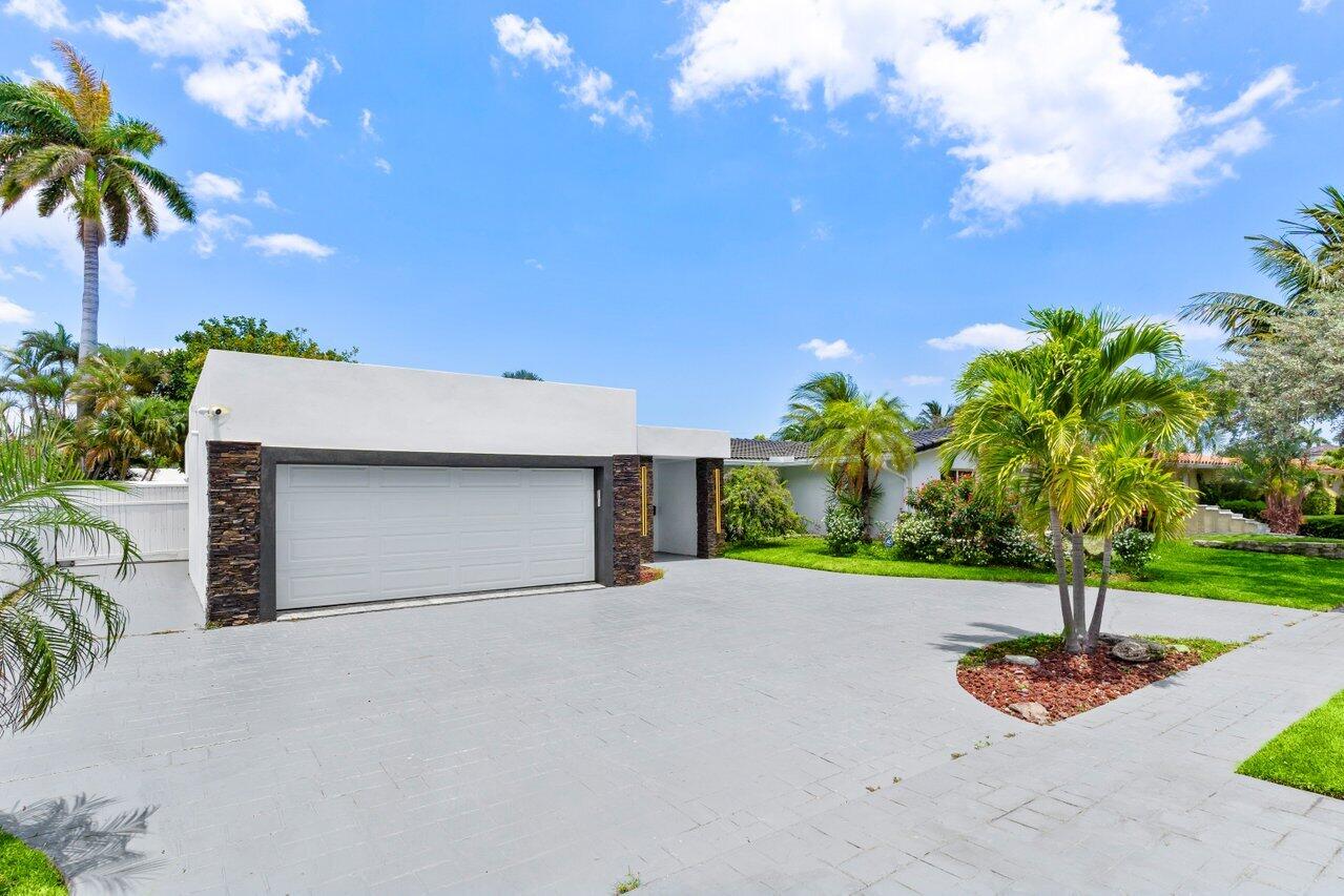 2611 Northeast 49th Street Lighthouse Point, FL 33064 - Photo 6 of 56 front L