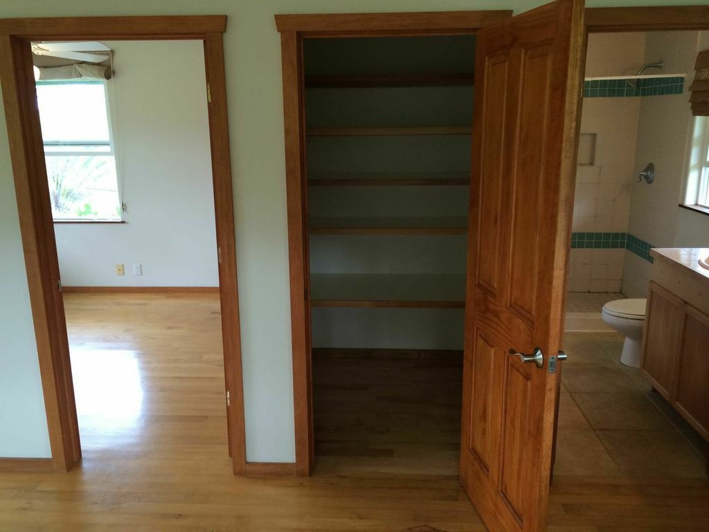 851 Peahi Road Haiku, HI 96708 - Photo 11 of 30 a view of a walk in closet