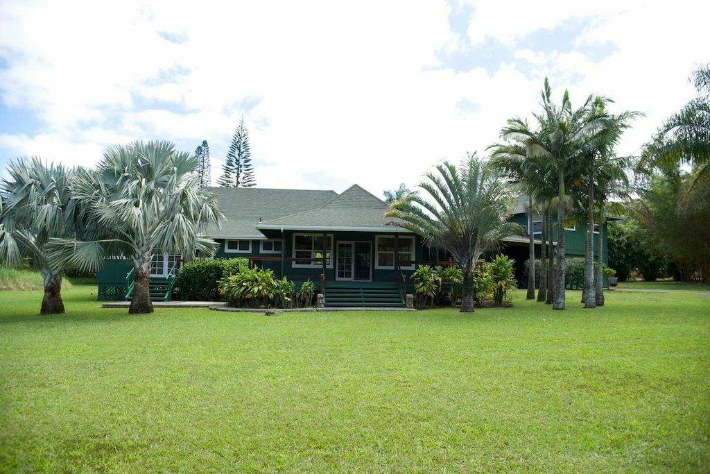851 Peahi Road Haiku, HI 96708 - Photo 7 of 30 a view of a house with a yard and sitting area