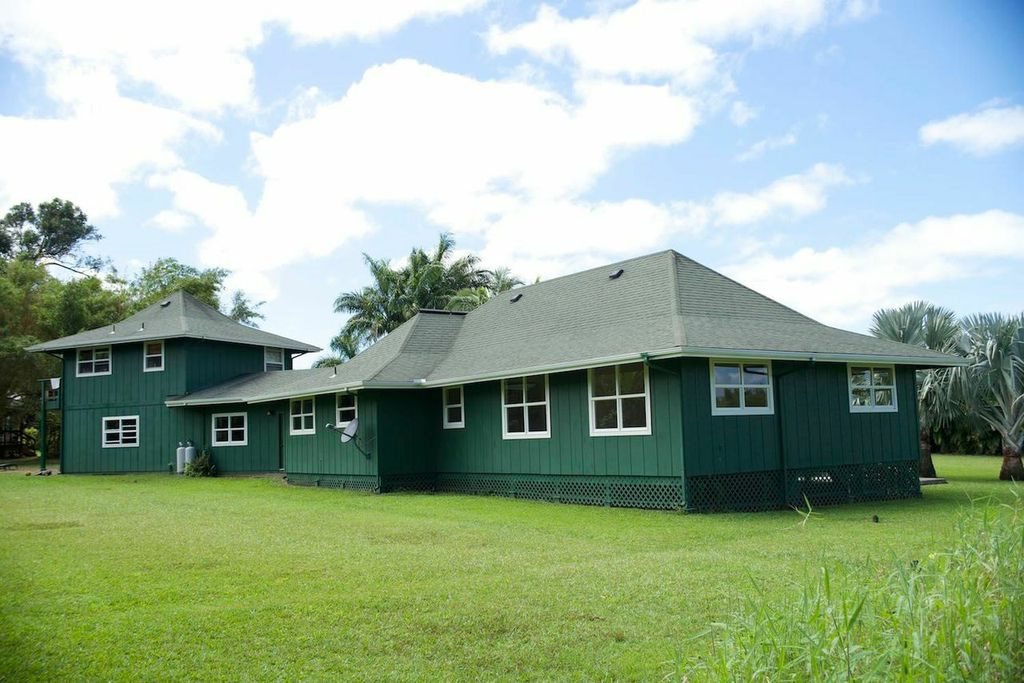 851 Peahi Road Haiku, HI 96708 - Photo 9 of 30 a front view of a house with a garden